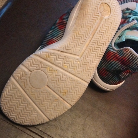 Colorful Micheal Jordan Youth Sz 6 Womens Sz 7 Sneakers - Picture 3 of 3